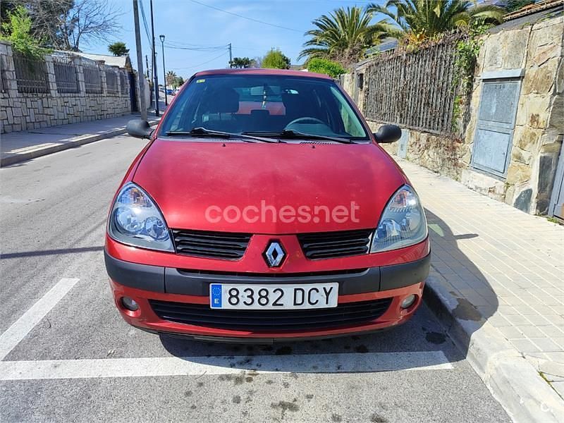 Usado Renault Clio II Expression 80 CV (58 kW) 2004 Granate Berlina