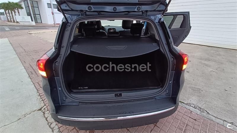 Usado Renault Clio GrandTour Zen 120 CV (88 kW) 2017 Gris / plata Familiar