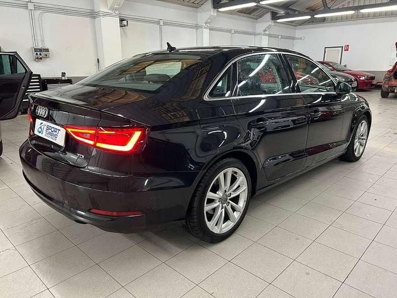 Usado Audi A3 Ambition 150 CV (110 kW) 2014 Negro Berlina