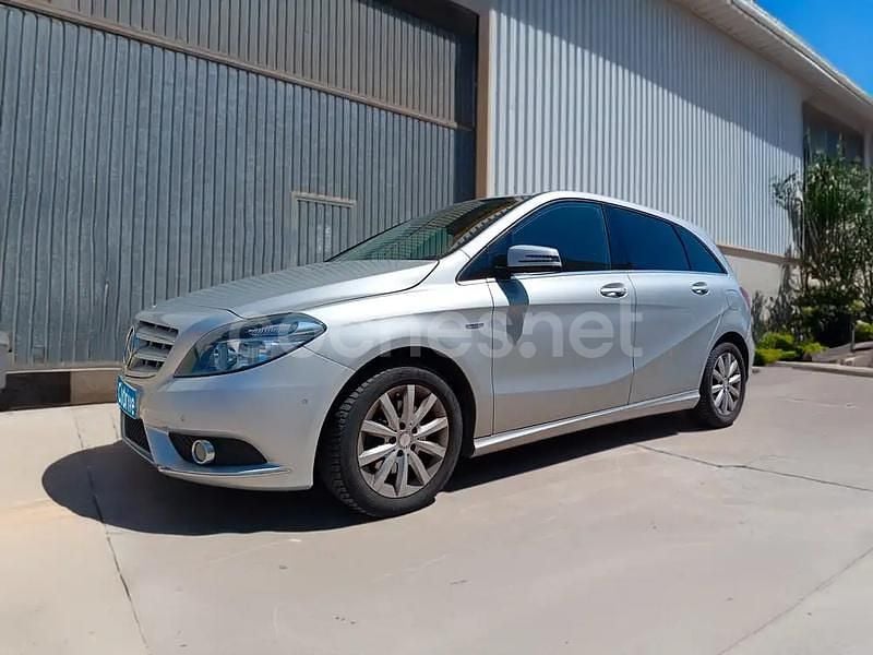 Usado Mercedes B200 156 CV (114 kW) 2012 Gris / plata Monovolumen