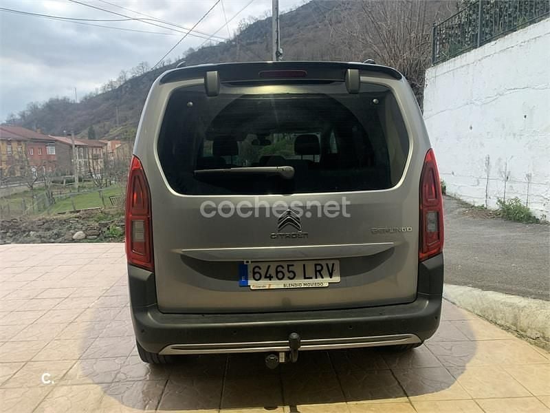 Usado Citroën Berlingo Feel 130 CV (95 kW) 2021 Gris / plata Monovolumen
