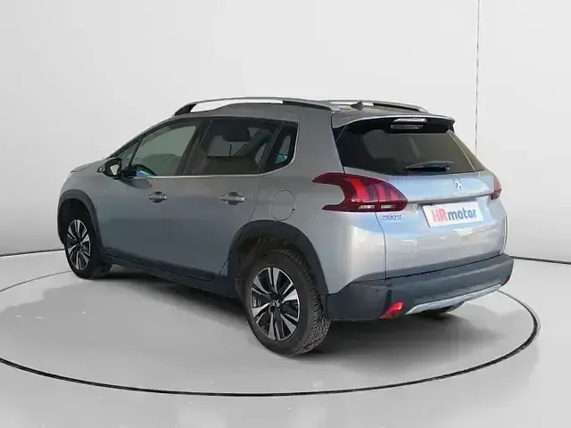 Usado Peugeot 2008 Signature Sky 82 CV (60 kW) 2026 Gris SUV