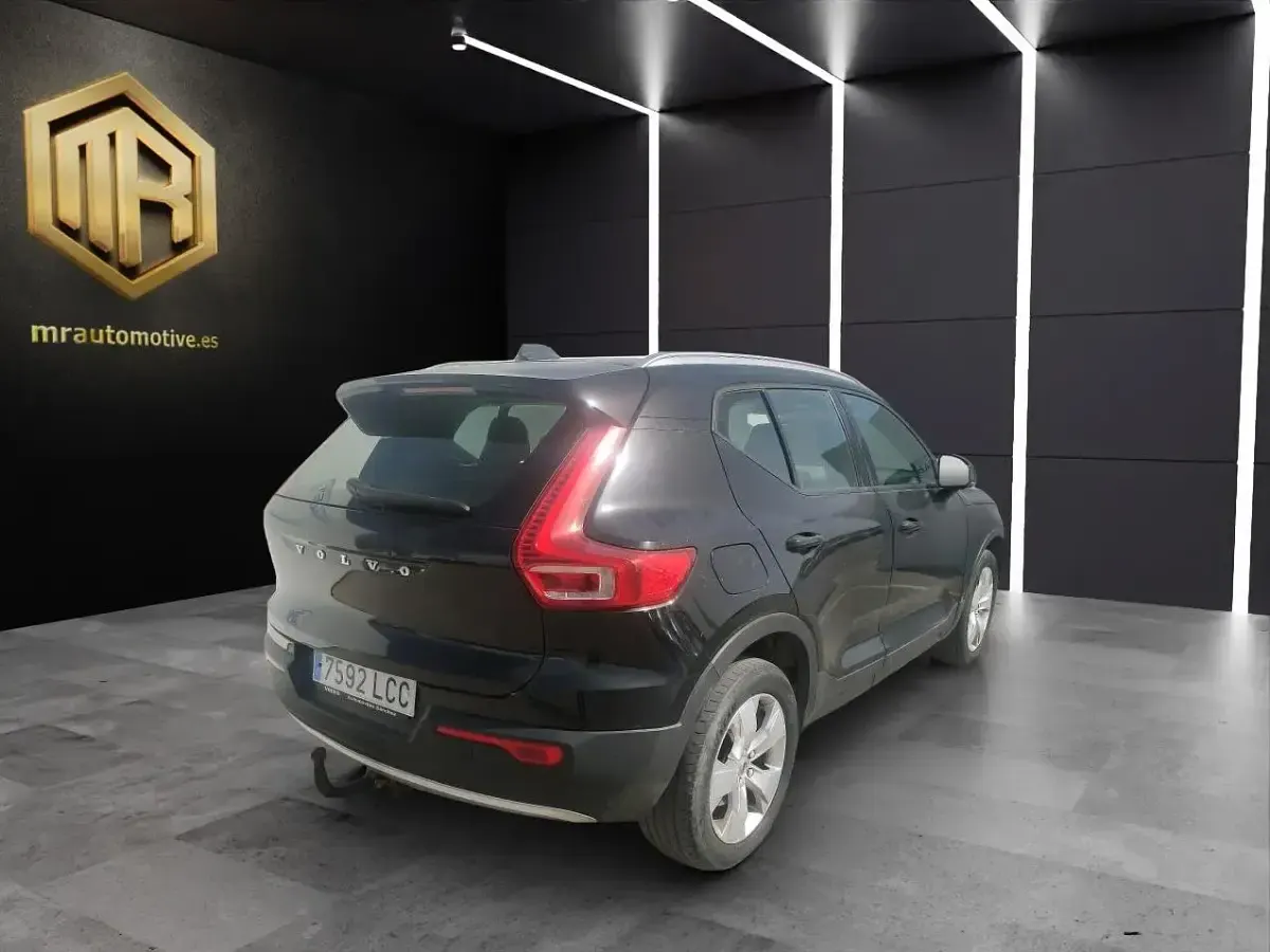 Usado Volvo XC40 Momentum 190 CV (139 kW) 2019 Negro metalizado SUV