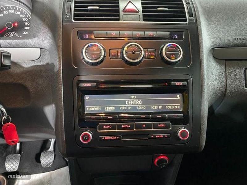 Usado VW Touran Business 115 CV (84 kW) 2015 Azul Monovolumen