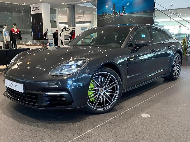 Usado Porsche Panamera 4 Sport Turismo 462 CV (339 kW) 2019 Gris/plata Berlina