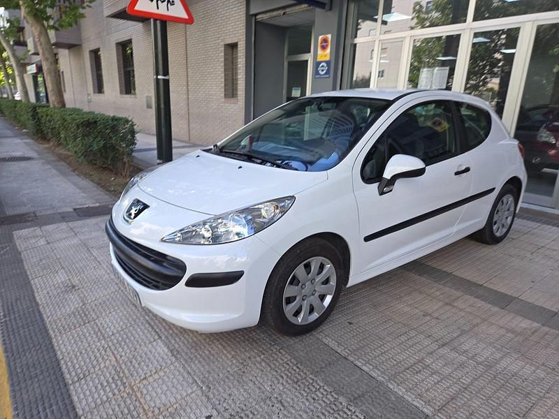 Blanco Usado 2007 Peugeot 207 Utilitario | 6500 € (Un poco caro) - Imagen 1/4
