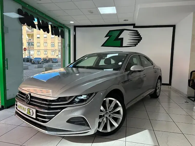 Usado VW Arteon Elegance 218 CV (160 kW) 2022 Gris / plata Berlina