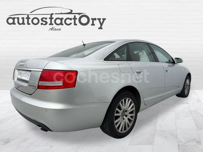 Usado Audi A6 233 CV (171 kW) 2004 Gris / plata Berlina
