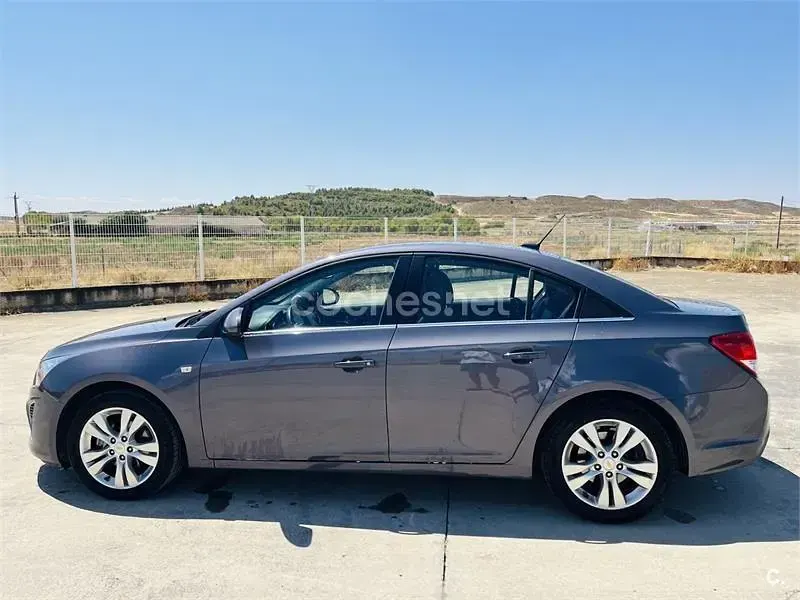 Usado Chevrolet Cruze LTZ 163 CV (119 kW) 2013 Gris / plata Berlina