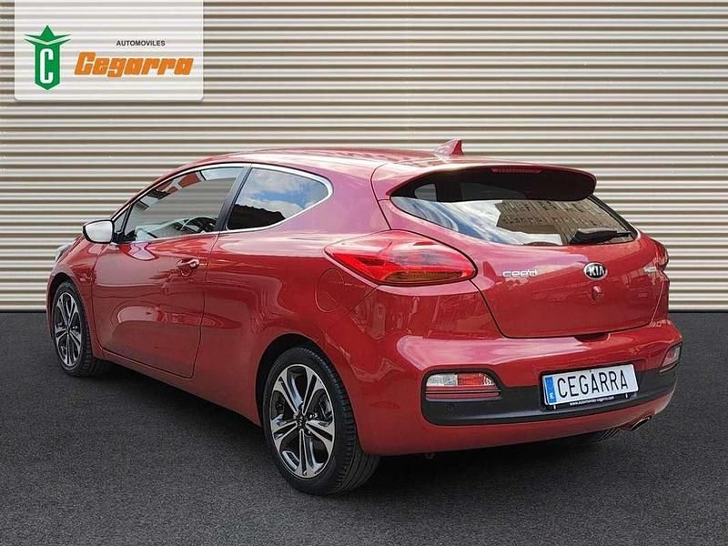 Usado Kia ProCeed 120 CV (88 kW) 2018 Burdeos Utilitario
