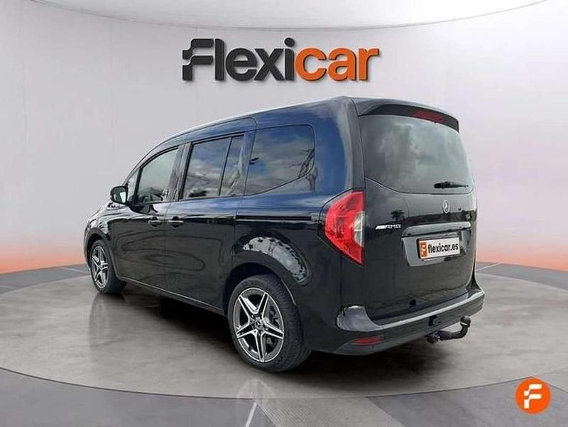 Usado Mercedes T180 116 CV (85 kW) 2022 Negro Monovolumen