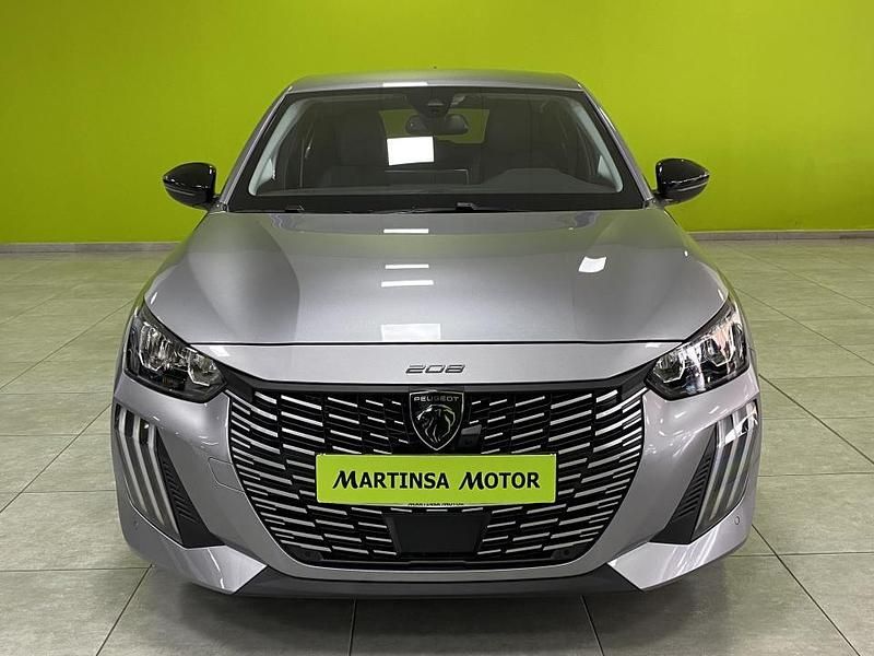 Usado Peugeot 208 Allure 100 CV (73 kW) 2025 Gris Utilitario