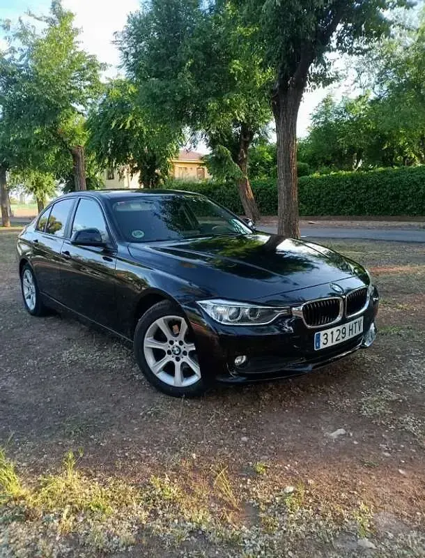 Begagnad BMW 316 Sport Line 116 HK (85 kW) 2013 Svart Sedan