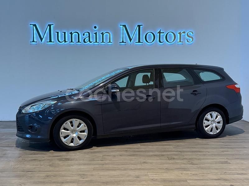 Usado Ford Focus Trend 95 CV (69 kW) 2013 Azul Familiar