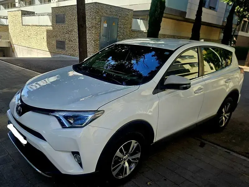 Usado Toyota RAV4 Executive 150 CV (110 kW) 2016 Blanco SUV