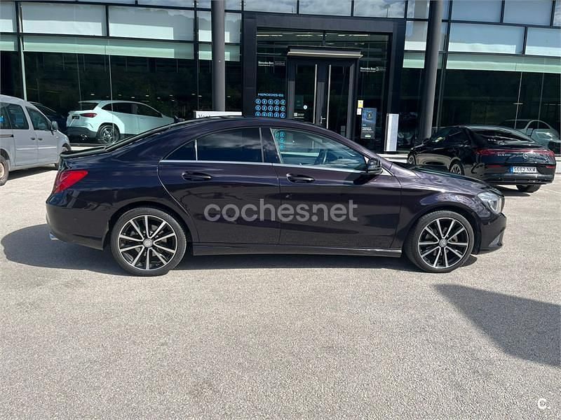 Usado Mercedes CLA220 170 CV (125 kW) 2013 Granate Berlina