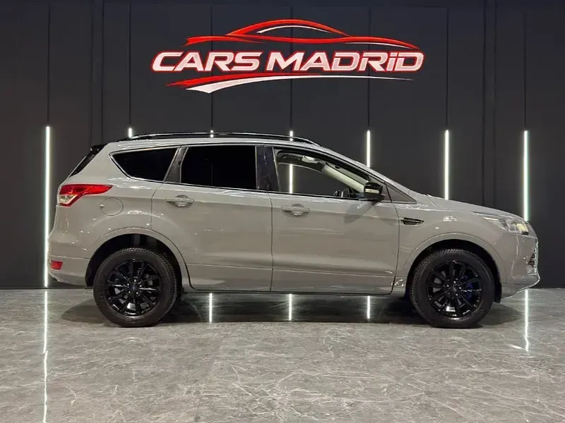 Usado Ford Kuga Titanium 150 CV (110 kW) 2016 Gris / plata SUV