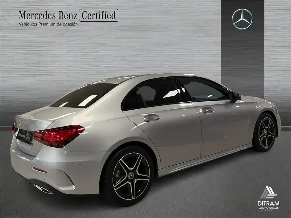 Usado Mercedes A180 136 CV (100 kW) 2025 Gris Berlina