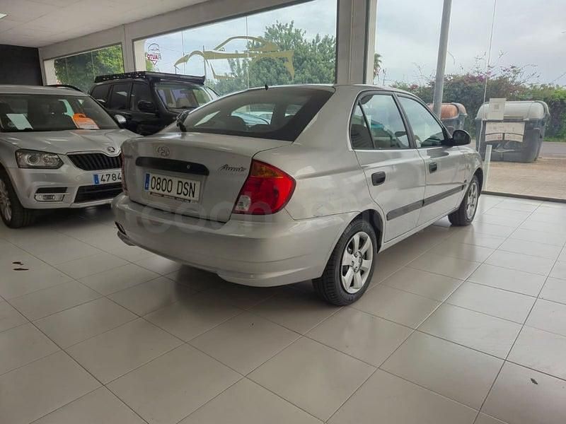Usado Hyundai Accent GLS 81 CV (59 kW) 2004 Gris / plata Berlina
