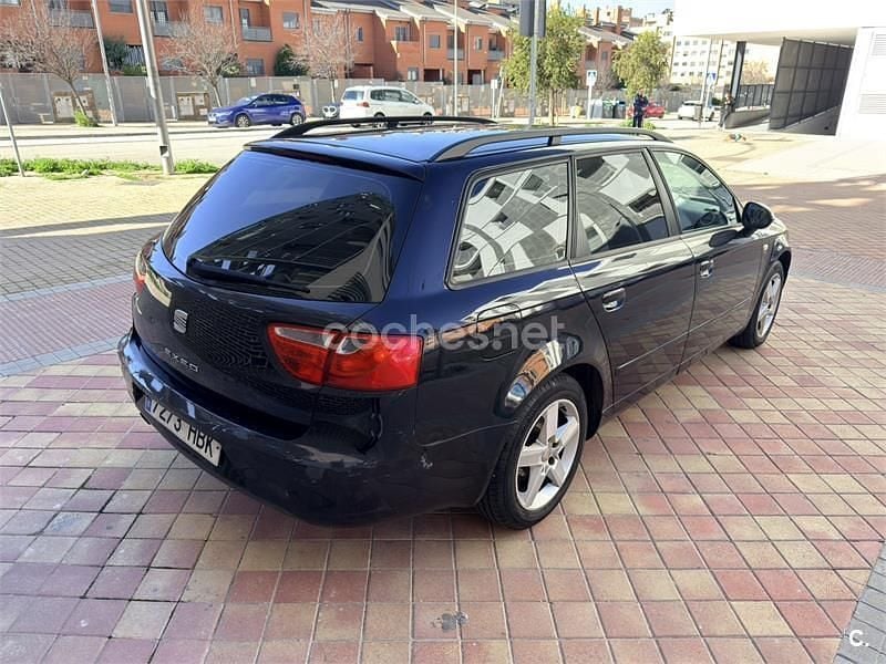 Usado Seat Exeo Reference 143 CV (105 kW) 2011 Negro Familiar