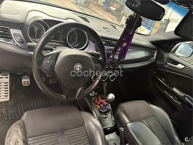 Usado Alfa Romeo Giulietta Distinctive 140 CV (102 kW) 2011 Blanco Utilitario
