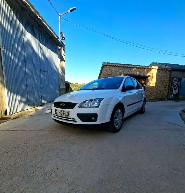 Usado Ford Focus Sport 116 CV (85 kW) 2007 Blanco Utilitario