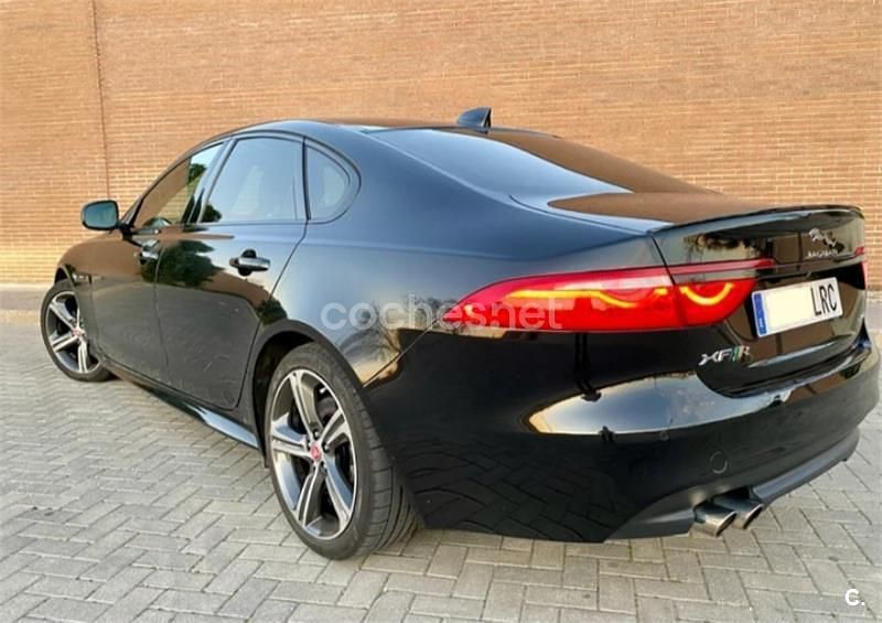 Usado Jaguar XF R-Sport 180 CV (132 kW) 2020 Negro Berlina
