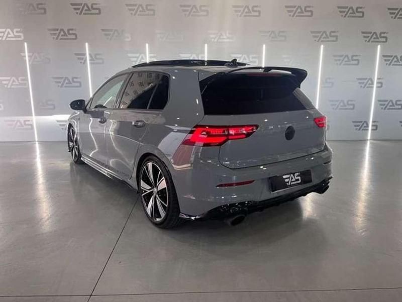 Usado VW Golf VIII GTI 300 CV (220 kW) 2021 Gris Utilitario