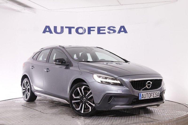 Usado Volvo V40 152 CV (111 kW) 2019 Gris titanio Utilitario