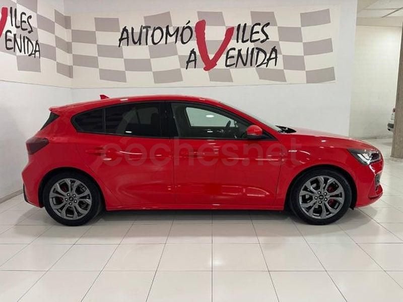 Usado Ford Focus ST-Line 125 CV (91 kW) 2024 Rojo Berlina