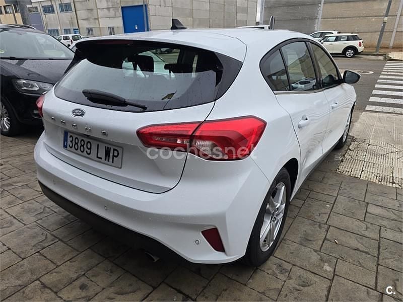 Usado Ford Focus Trend 120 CV (88 kW) 2022 Blanco Berlina