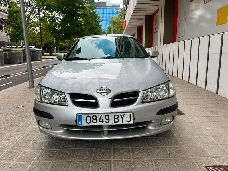 Usado Nissan Almera Comfort 114 CV (83 kW) 2002 Gris / plata Berlina
