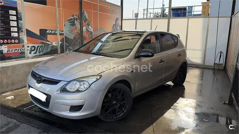 Usado Hyundai i30 Classic 109 CV (80 kW) 2009 Gris / plata Berlina