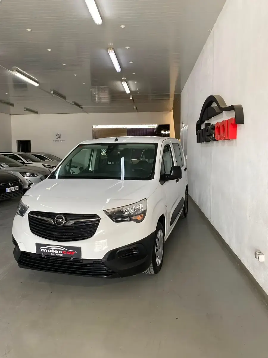 Usado Opel Combo Life Edition 102 CV (75 kW) 2021 Blanco Monovolumen