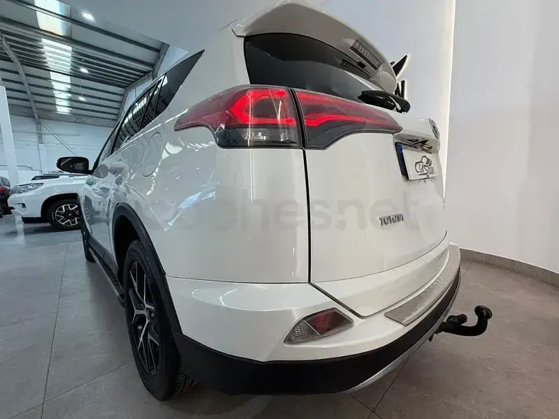 Usado Toyota RAV4 Hybrid Advance 197 CV (144 kW) 2017 Blanco SUV