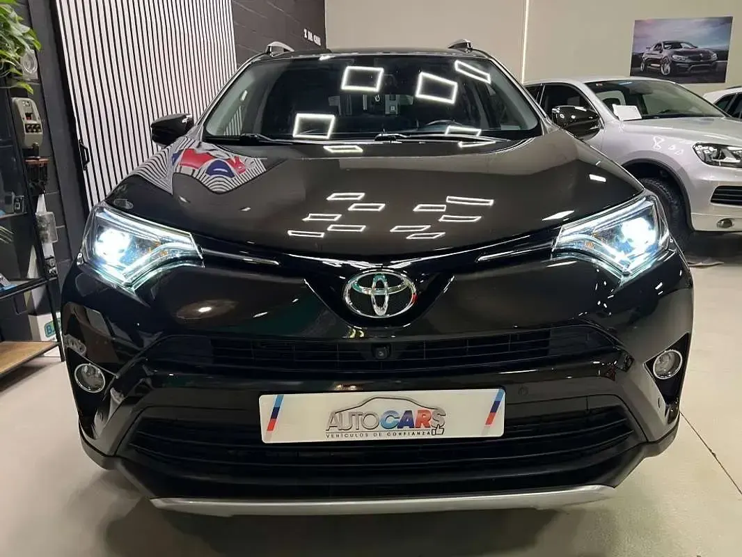 Usado Toyota RAV4 Business Edition 143 CV (105 kW) 2015 Marrón SUV