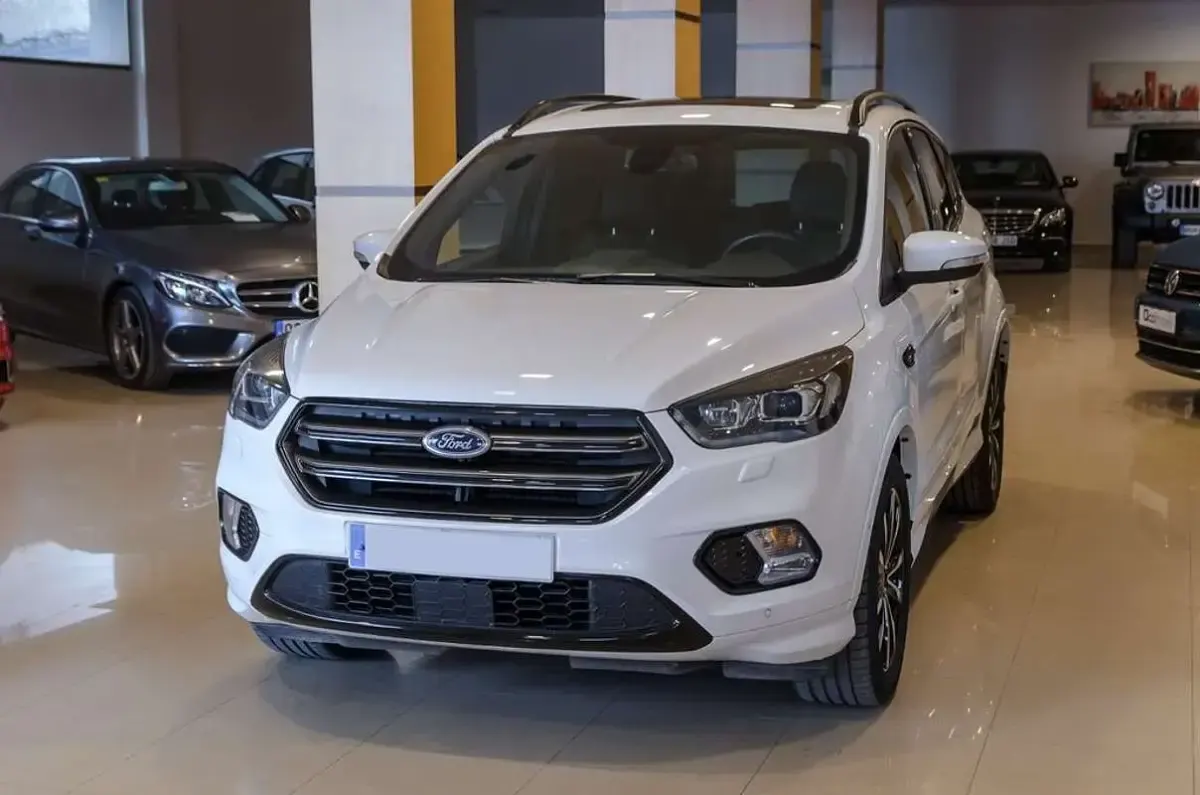 Usado Ford Kuga ST-Line 176 CV (129 kW) 2019 Blanco SUV