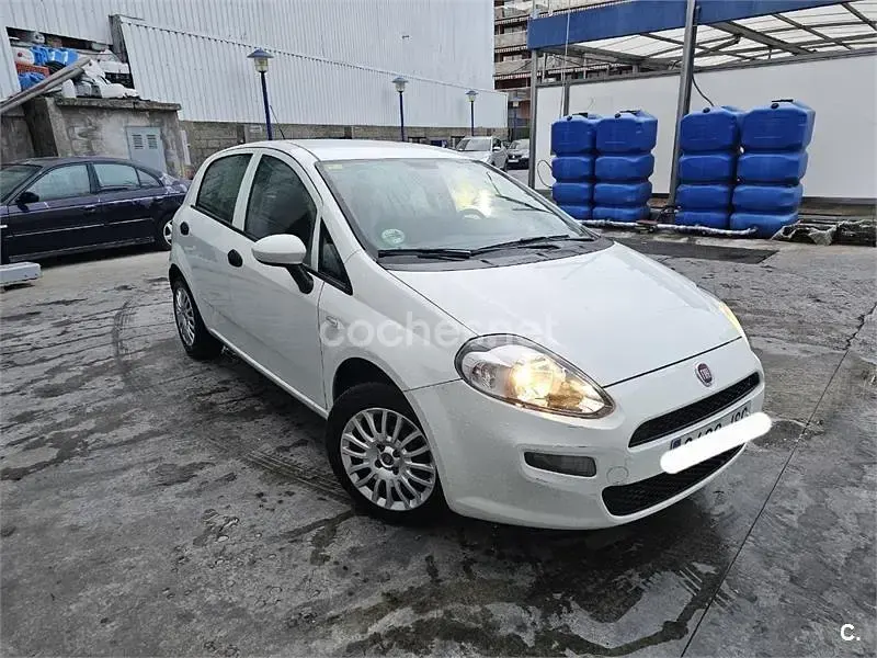 Usado Fiat Punto Pop 69 CV (50 kW) 2016 Blanco Utilitario