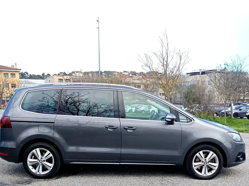 Usado Seat Alhambra XCELLENCE 150 CV (110 kW) 2020 Gris / plata Monovolumen