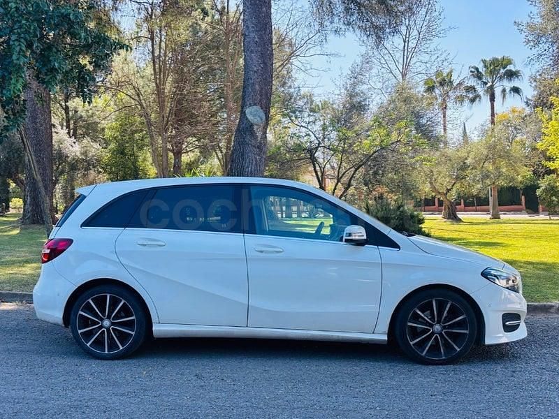 Usado Mercedes B200 136 CV (100 kW) 2017 Blanco Monovolumen