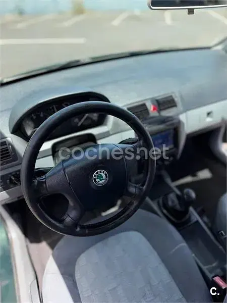 Usado Skoda Fabia Comfort 68 CV (50 kW) 2001 Verde Berlina