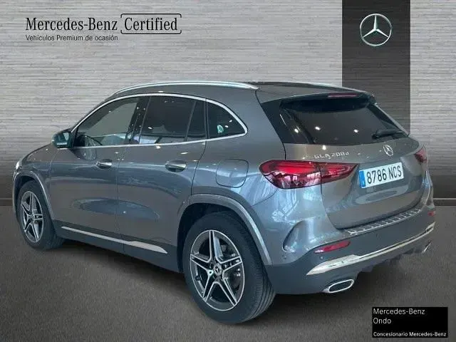 Usado Mercedes GLA200 150 CV (110 kW) 2025 Gris montaña SUV