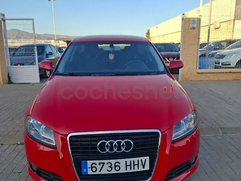 Usado Audi A3 Sportback Ambiente 140 CV (102 kW) 2012 Rojo Utilitario
