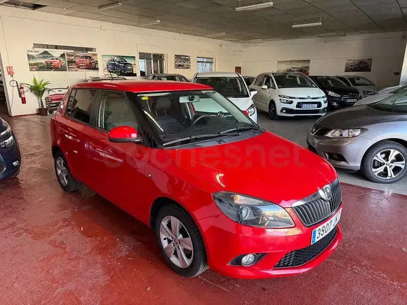 Usado Skoda Fabia Active 90 CV (66 kW) 2016 Rojo Berlina