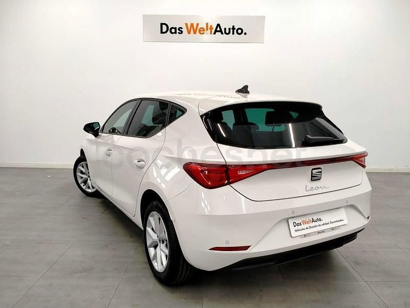 Usado Seat Leon Style 116 CV (85 kW) 2025 Blanco Berlina