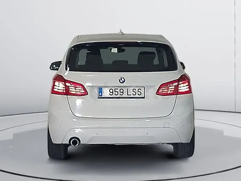 Usado BMW 225 Active Tourer iPerformance 224 CV (164 kW) 2018 Blanco Monovolumen