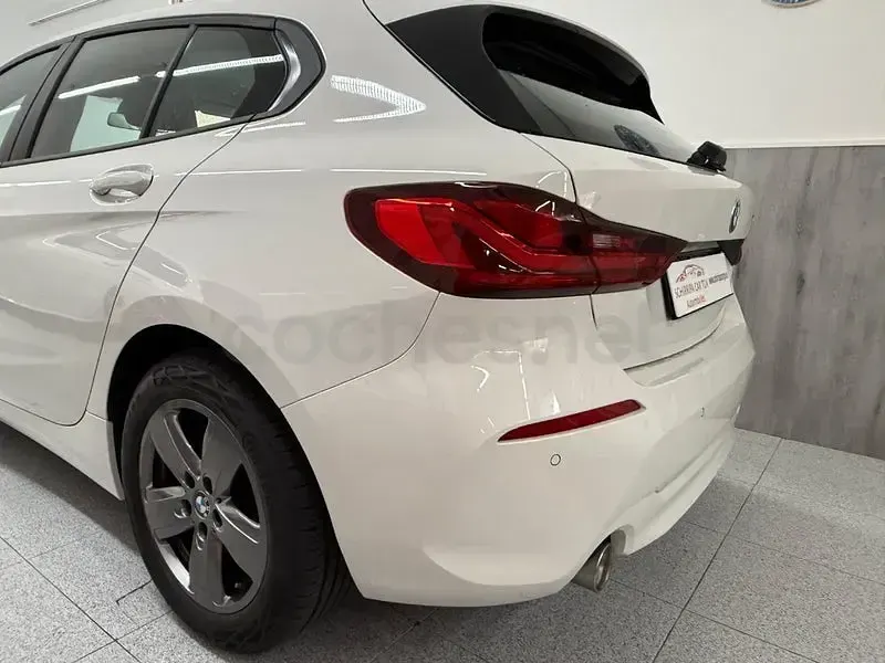 Usado BMW 118 Comfort Edition 136 CV (100 kW) 2022 Blanco Utilitario
