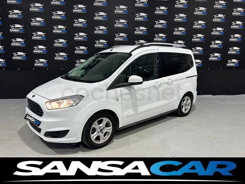 Usado Ford Tourneo Courier Trend 100 CV (73 kW) 2015 Blanco Monovolumen