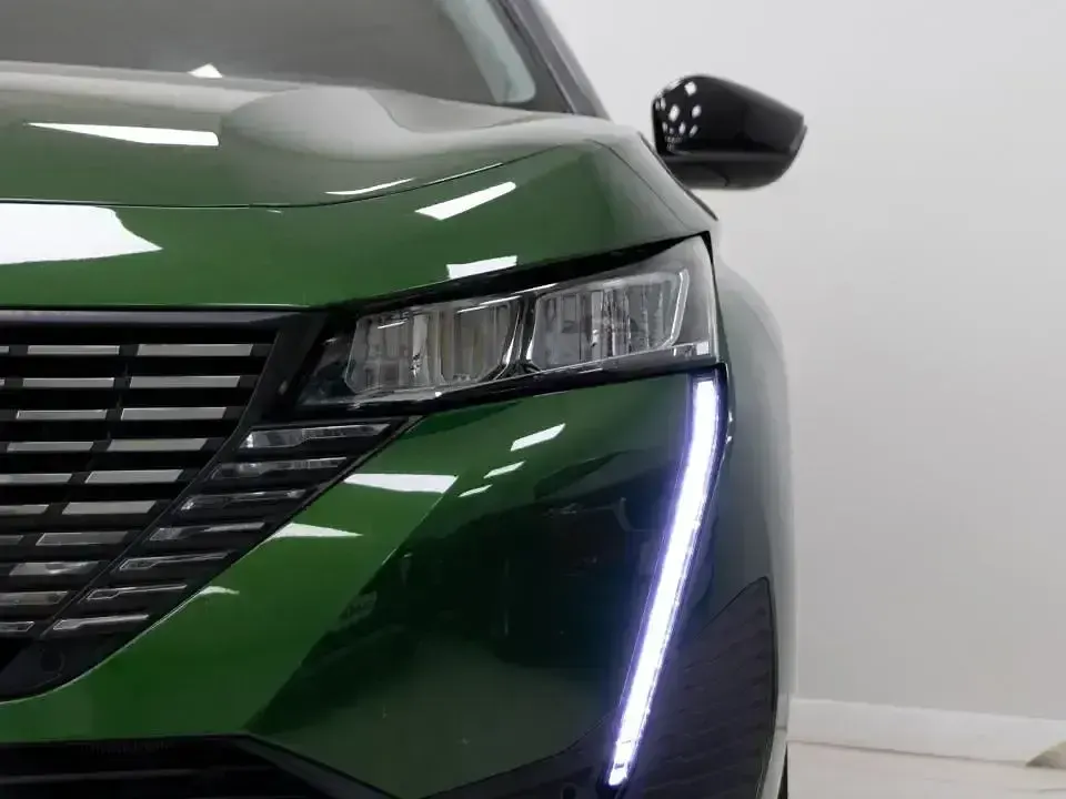 Usado Peugeot 308 Allure 130 CV (95 kW) 2023 Verde Berlina