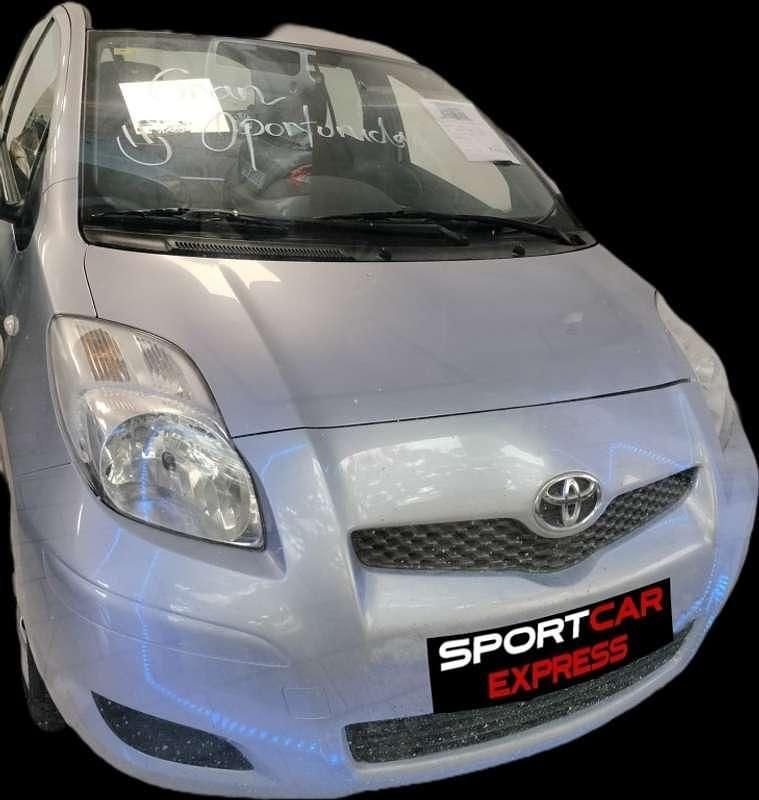 Gris Usado 2010 Toyota Yaris Active Utilitario | 7500 € (Precio justo) - Imagen 1/4
